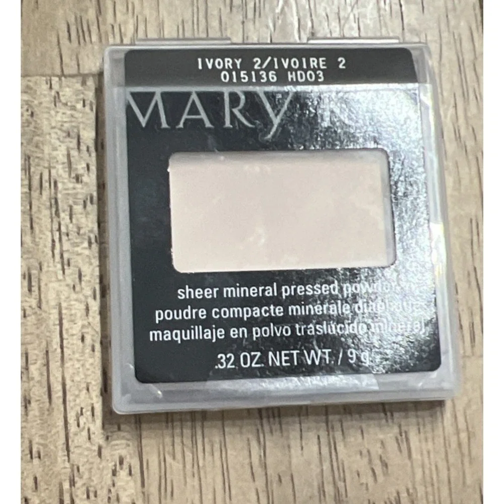 Mary Kay Sheer Mineral Pressed Powder  - Ivory 2